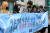 반포한강사건진실을찾는사람들(반진사)이 25일 오전 서울 서초경찰서 앞에서 열린 '한강 대학생 실종사건 진상규명 촉구 기자회견‘에서 묵념을 하고 있다. 뉴스1