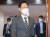 박범계 법무부장관이 25일 오전 서울 종로구 정부서울청사에서 열린 국무회의에 참석하고 있다. 뉴스1