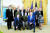 문재인 대통령이 21일 오후(현지시간) 백악관 이스트룸에서 열린 한국전쟁 명예 훈장 수여식에서 조 바이든 미국 대통령, 랠프 퍼켓 주니어 예비역 대령 가족과 기념촬영을 하고 있다. 연합뉴스