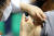 24일 오전 광주 서구 염주체육관에 마련된 코로나19 예방접종센터에서 한 의료진이 시민들에게 백신을 접종하고 있다. 연합뉴스