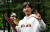 쇼트트랙 국가대표 곽윤기가 베이징올림픽에 나선다. 그는 “마지막이라는 각오로 최선을 다할 것”이라고 했다. 세 번째 올림픽이라는 뜻의 손가락 세 개를 펴보이는 곽윤기. 최정동 기자