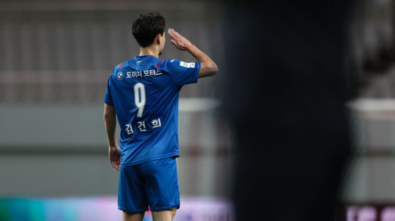 '매탄고' 김건희 앞세운 수원, 서울에 3-0 대승