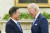 문재인 대통령이 지난 21일 오후(현지시간) 백악관 오벌오피스에서 열린 소인수 회담에서 조 바이든 미국 대통령과 대화하고 있다. 연합뉴스