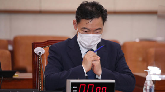임기말 檢총장은 방탄? 文정부 사건 처리, 기로에 선 김오수