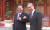 왕이 중국 외교부장(오른쪽)이 지난 27일(현지시간) 오후 베이징 댜오위타이 국빈관에서 이용남 주중 북한대사와 회담에 앞서 팔짱을 끼고 기념 촬영하고 있다. [사진 중국 외교부 홈페이지]