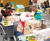 롯데월드는 서울대학교어린이병원 환아 100명에게 선물상자 ‘드림아트-나도 꼬마 예술가’를 증정했다. 선물상자에 놀이용 점토와 병원 생활에 유용한 생활용품을 담았다. [사진 롯데그룹]