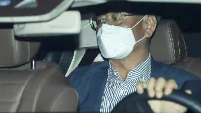 '택시기사 폭행' 이용구 차관, 19시간 경찰 조사 후 귀가