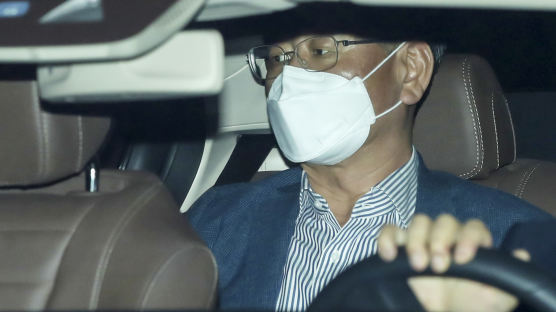 '택시기사 폭행' 이용구 차관, 19시간 경찰 조사 후 귀가