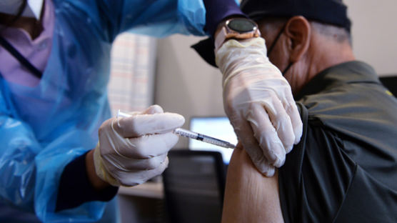 [속보] 당국 "AZ·얀센 '잔여 백신'은 어르신에 1순위 배정"