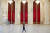 세계어린이날인 6월 1일 한 루마니아 소녀가 수도 부쿠레슈티의 의사당궁전 홀을 걷고 있다. 이날 만명이 넘는 루마니아 어린이와 어른들이 공산시절 건축된 의사당궁전에서 휴일을 즐겼다. AP=연합뉴스