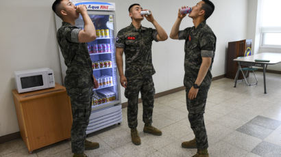 “미지근한 물은 그만”…국방부, 전군에 냉장고 1만여대 보급