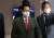 박지원 국가정보원장이 일본 도쿄에서 열린 한·미·일 3국 정보기관장 회의를 마치고 지난달 13일 오후 인천국제공항을 통해 귀국하고 있다. 뉴스1