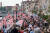 베네치아 시민들이 5일 크루즈선의 석호 통과를 반대하는 집회를 열고 있다. 로이터=연합뉴스