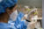 국내 신종 코로나바이러스 감염증(코로나19) 백신 접종 진행 100일을 하루 앞둔 4일 서울 영등포아트홀에 마련된 코로나19 예방접종센터에서 의료진이 화이자 백신을 추출하고 있다. 뉴스1