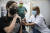 6일 이스라엘의 한 청소년이 코로나19 백신을 맞고 있다. [AP=연합뉴스]