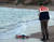 2015년 9월 터키 물라주 보드룸의 한 해변에 엎드린 채 발견된 소년 에일란 쿠르디. 쿠르디는 내전 중인 시리아를 떠나 그리스로 가는 길이었다. [AP=연합뉴스]