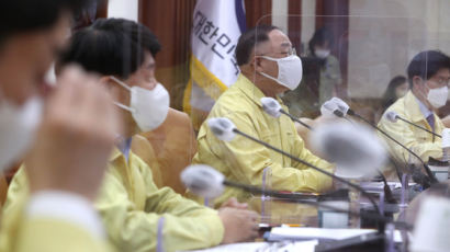 홍남기 "도수 있는 안경, 온라인 판매 허용 추진"