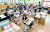 전면등교가 시행된 전남지역의 한 초등학교 5학년 학생들이 7일 교실수업을 하고 있는 모습. 뉴시스
