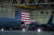 바이든 미국 대통령이 미 공군과 가족들에게 연설한 영국 서포크의 밀든홀 공군기지 격납고. 왼쪽이 공중급유기 KC-135 스트래토탱커, 오른쪽은 F-15 전투기. AFP=연합뉴스