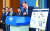 조국 청와대 민정수석이 2018년 1월 14일 춘추관 대브리핑실에서 권력기관 개혁 방안을 발표하고 있다. 청와대사진기자단
