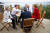 (왼쪽부터 시계방향) 우르줄라 폰데르라엔 EU집행위원장, 에마뉘엘 마크롱 프랑스 대통령, 샤를 미셸 유럽평의회 의장, 앙겔라 메르켈 독일 총리, 마리오 드라기 이탈리아 총리가 11일(현지시간) 영국 카비스 베이해변에서 열린 G7 정상회의에서 EU 조정회의를 열고 있다. [AFP=연합뉴스]