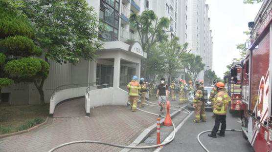 비번인 소방관·경찰관이 대구 아파트 화재 확산 막았다 