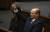 나프탈리 베네트 야미나 대표가 앞으로 2년간 이스라엘의 총리를 맡게 됐다. 이후 이번 연정을 설계한 예시 아티드의 야이르 라피드 대표가 총리직을 승계한다.[AP=연합뉴스]