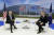 조 바이든 미국 대통령(왼쪽)이 14일(현지시간) 벨기에 브뤼셀 북대서양조약기구(나토·NATO) 본부에서 나토 정상회의에 앞서 옌스 스톨텐베르그 나토 사무총장을 만나고 있다. [AP=연합뉴스]