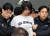 초등학생을 성폭행한 후 살해한 김길태가 2010년 3월 12일 구속실질심사를 받기 위해 부산 사상경찰서를 나서고 있다. 중앙포토 