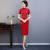 중국 수험생 엄마들은 대입 시험인 '가오카오' 첫날 붉은색 '치파오'를 입는다. 좋은 출발을 한다는 ‘개문홍(開門紅)’의 ‘홍(紅)’에 착안한 것이다. [중국 소후닷컴 캡처]