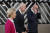  조 바이든 미국 대통령이 15일 샤를 미셸 유럽연합 상임의장과 우르줄라 폰데라이엔 EU 집행위원장과 정상회담을 하기 위해 만났다. [AP=연합뉴스]