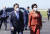 주요 7개국(G7) 정상회의 일정을 마무리한 문재인 대통령과 부인 김정숙 여사가 13일(현지시간) 영국 콘월 뉴키 국제공항에서 공군 1호기로 향하고 있다. [사진 청와대 제공]