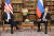 바이든 대통령과 푸틴 대통령이 16일 회담을 갖고 있다. [AFP=연합뉴스]
