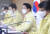 이억원 기획재정부 제1차관(오른쪽 세 번째)이 18일 오후 서울 종로구 정부서울청사에서 제38차 비상경제 중앙대책본부(중대본) 회의 겸 2021년 제4차 혁신성장전략회의 정례브리핑을 하고 있다.뉴스1