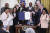 조 바이든 미국 대통령이 지난 17일 백악관 이스트 룸에서 준틴스를 연방 공휴일로 지정하는 법안에 서명하고 있다. UPI=연합뉴스