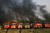 2008년 1월 경기도 이천 물류창고 화재현장에서 시커먼 연기가 치솟고 있다. 중앙포토