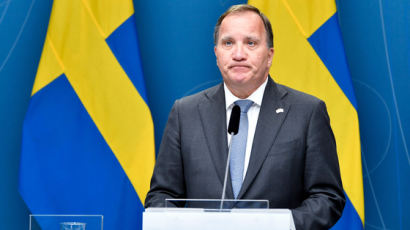 부동산 규제 풀려다…스웨덴 ‘용접공 신화’ 총리 낙마 위기