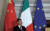 지난해 3월 23일 이탈리아의 수도 로마에서 주세페 콘테 이탈리아 총리와 일대일로 양해각서(MOU) 서명식을 열 당시 시진핑 중국 국가주석. 연합뉴스