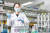 JW중외제약 C&C신약연구소 연구진이 생물정보학 기반의 빅데이터 플랫폼을 바탕으로 신약 연구를 수행하고 있다.