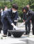 이준석 국민의 힘 대표가 25일 경남 김해시 봉하마을 방문해, 노무현 전 대통령 묘소를 참배했다. 송봉근 기자