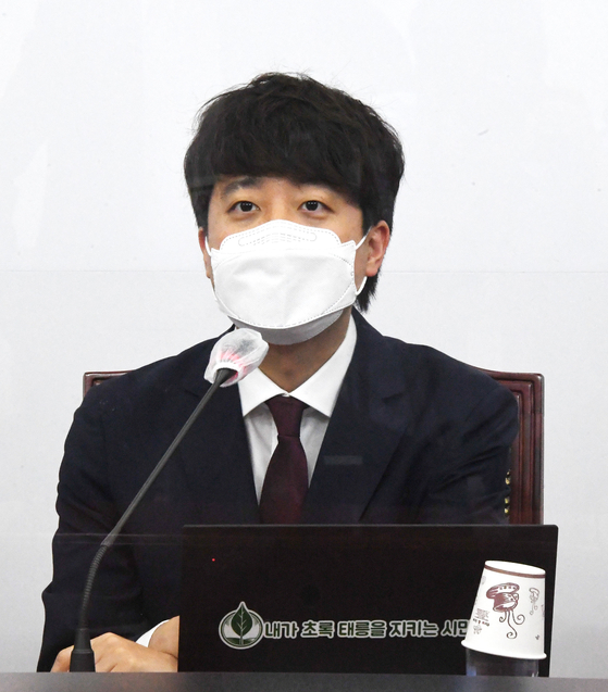 尹비판 수위 높이는 홍준표···이준석 "당 밖 후보 비판 자제하라"