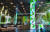 SKT의 사옥 로비와 건물 외벽에 설치된 '미디어 월'에 전시 중인 황보출(88) 할머니의 시와 그림 작품. [사진 SK텔레콤]  