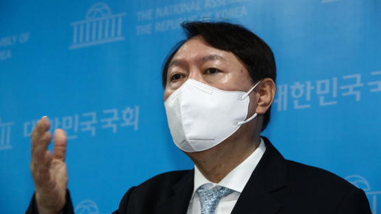 尹 "어떤 비난에도 안 흔들리겠다"…'애처가' 소개글도 복구