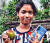 인도의 11세 소녀 툴시 쿠마리가 자신이 판매한 망고와 이 망고 12개를 판 돈으로 산 스마트폰을 들고 미소짓고 있다. [더타임스오브인디아 트위터 캡처]