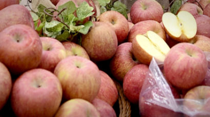 마트 포장대서 실수로 가져온 사과 한 봉지…헌재 “절도 기소유예 취소”