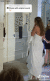 하반신에 보행 보조장치를 한 샘 슈미트(56)가 딸 보허(23)의 결혼식 피로연장으로 두 다리로 걸어서 들어오고 있다. 딸은 사고 21년 만에홀로 선 아버지를 보고 감격하고 있다. [샘 슈미트=틱톡 @Humankids 캡처]