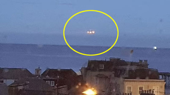 "삼각 불빛 4개 UFO, 10초 오르락내리락" 英서도 목격담