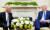 지난달 25일(현지시간) 조 바이든 미국 대통령(왼쪽)이 백악관에서 아슈라프 가니 아프가니스탄 대통령과 회담에 앞서 환담을 나누고 있다. [워싱턴/AP=뉴시스]