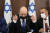 나프탈리 베네트 이스라엘 총리가 4일 각료회의에서 마스크를 착용하고 있다. [AP=연합뉴스]
