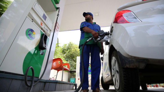 사우디와 UAE 싸움에…불붙는 기름값, 커지는 인플레 우려